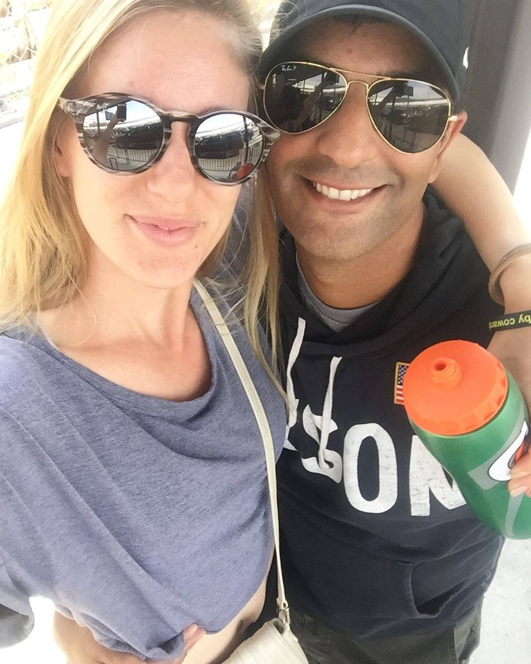 Selfie Of Stephen And Alison Riske-amritraj Wallpaper