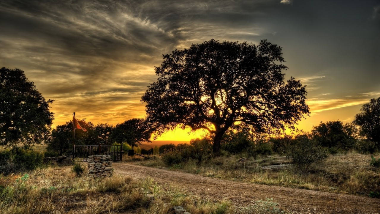 Serene Farm Landscape At Sunset Wallpaper