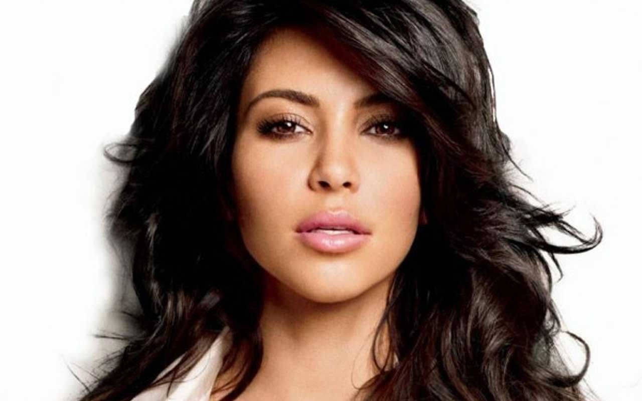 Sexy Kim Kardashian With Big Black Hair Wallpaper