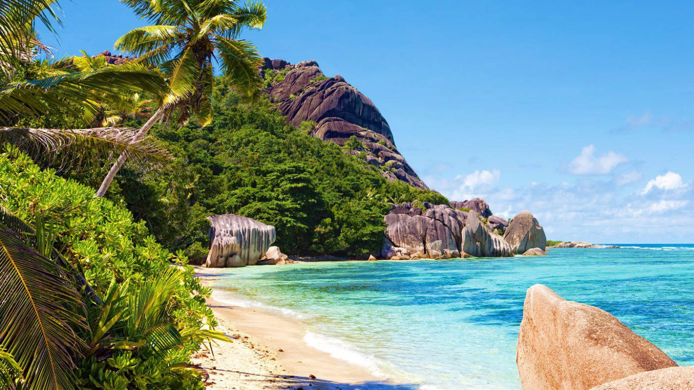 Seychelles Placid Tropical Beach Wallpaper
