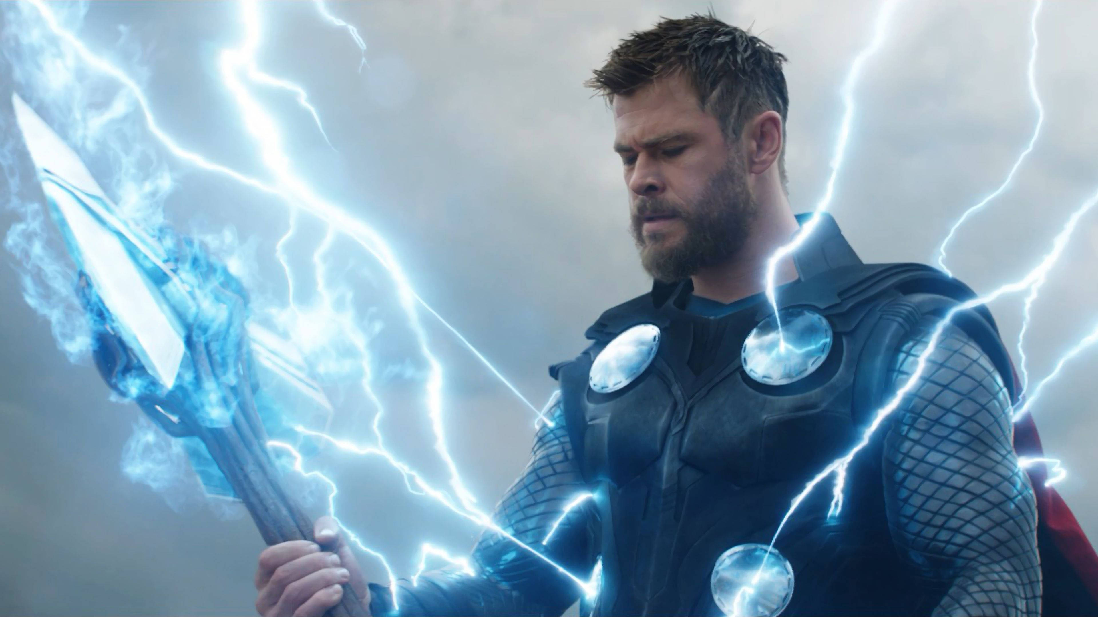 Short Haired Marvel Thor Stormbreaker Wallpaper