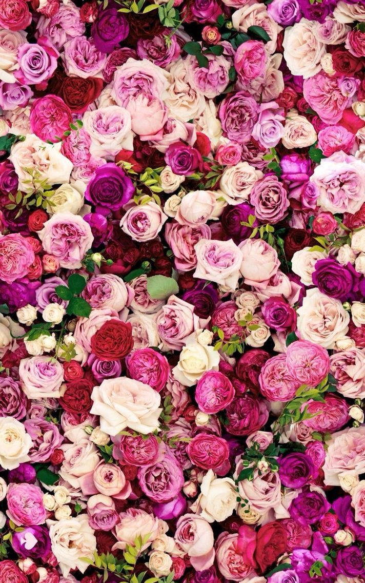 Smile And Make Life Beautiful With A Bouquet Of Lovely Roses. Wallpaper