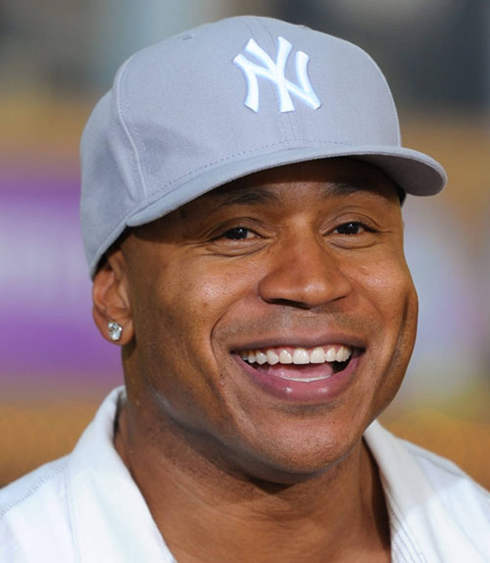 Smiling American Rapper Ll Cool J Yankees Cap Wallpaper