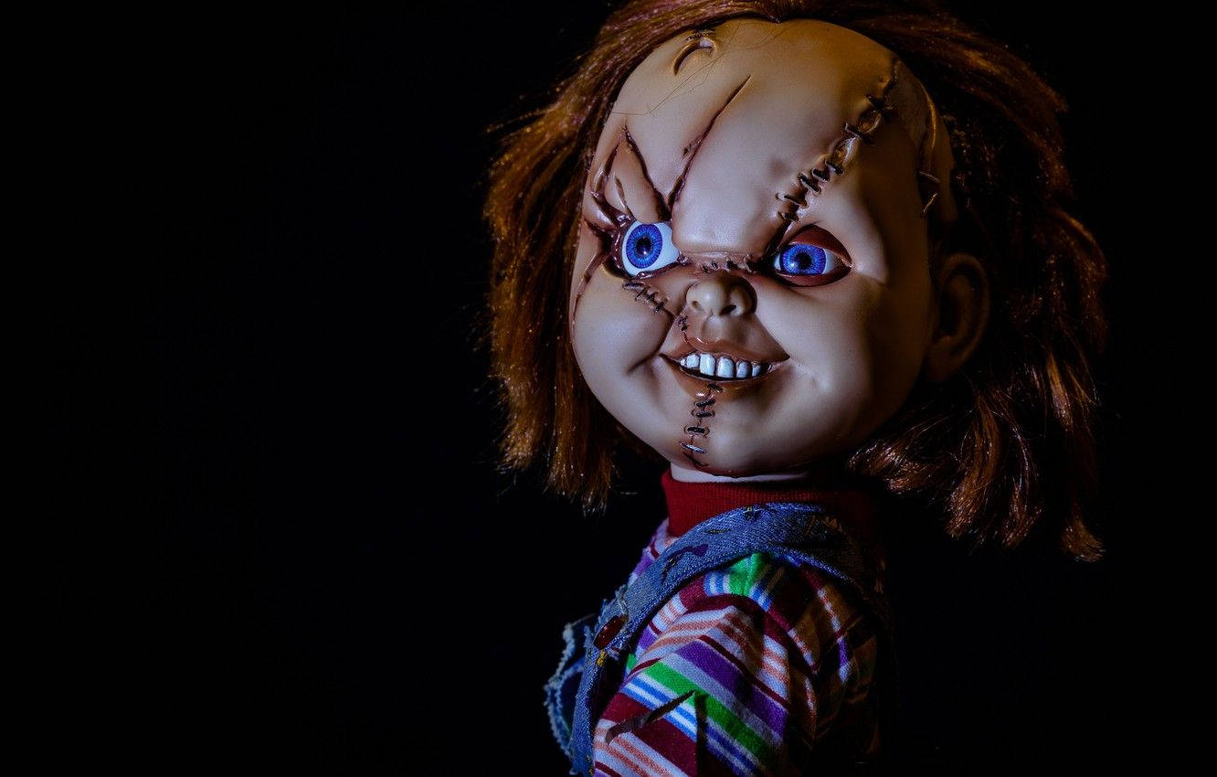 Smiling Chucky With Scar Stitches Wallpaper