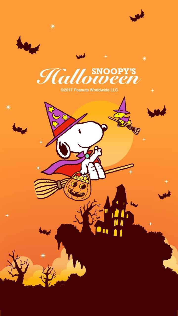 Snoopy Preparing For Halloween Wallpaper