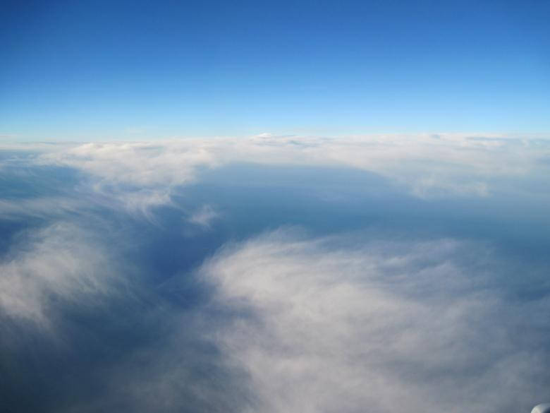 Soft Blue Aesthetic Sky With Wispy Clouds Wallpaper