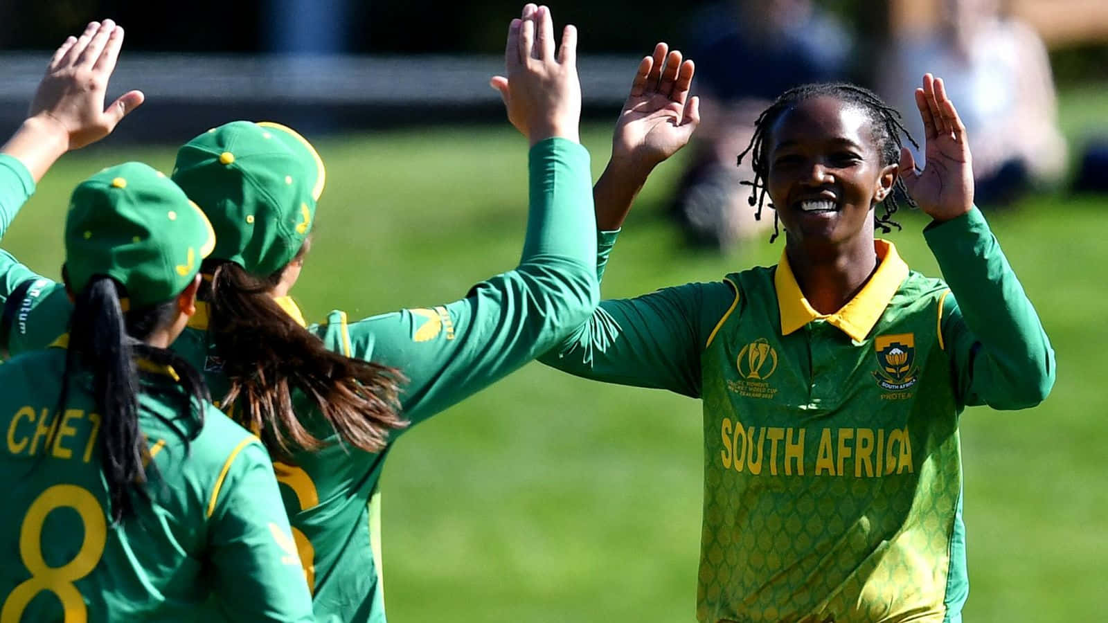 South African Woman Ayabonga Khaka Cricketer Wallpaper