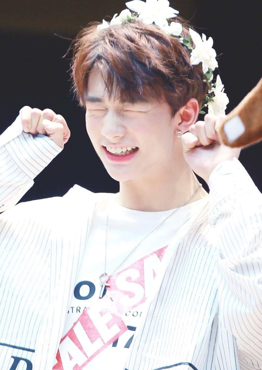 South Korean Rapper Hyunjin Flower Crown Wallpaper