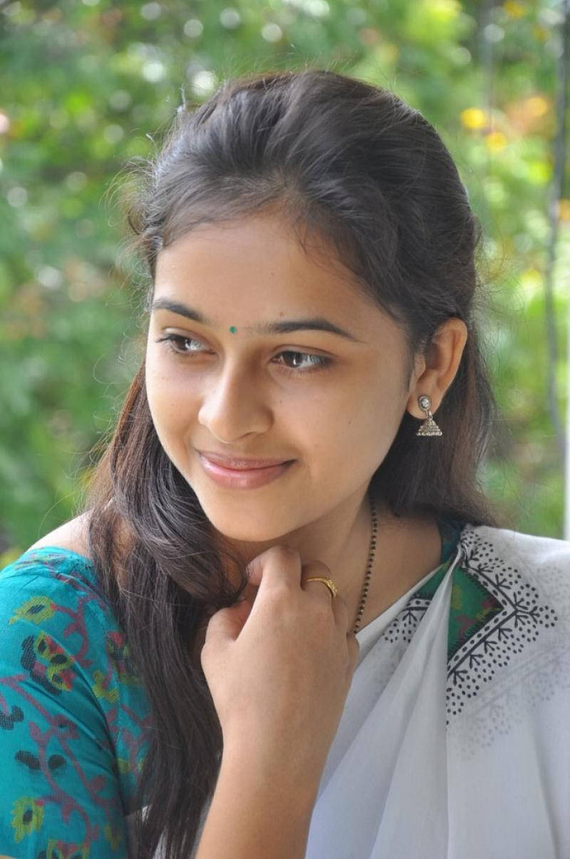 Sri Divya Candid Portrait Wallpaper