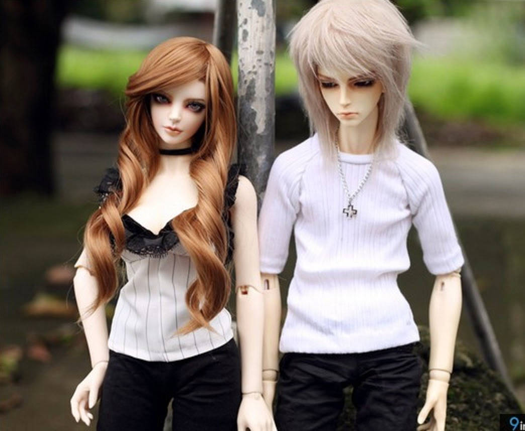 Standing Cute Doll Couple Wallpaper