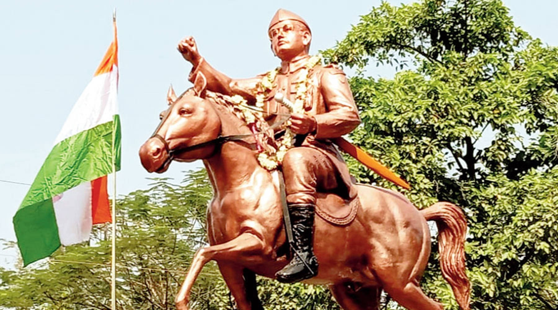 Statue Of Netaji Bose Riding A Horse Wallpaper