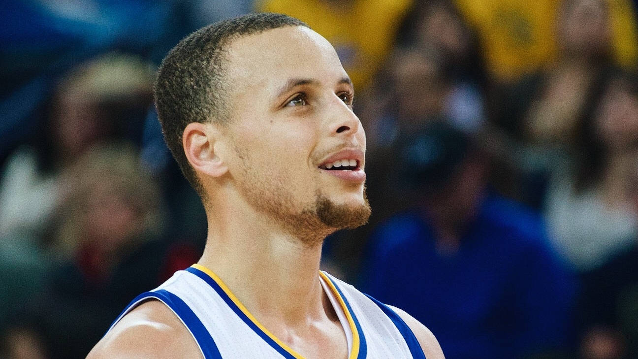 Steph Curry Looking Up Wallpaper