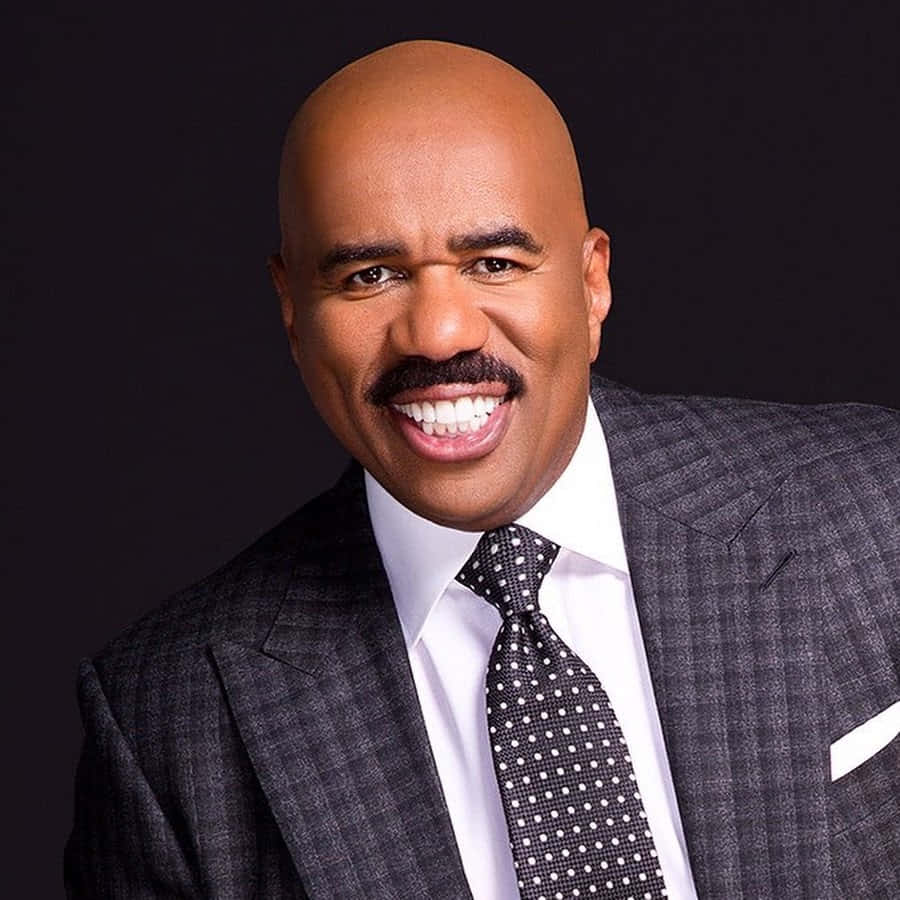Steve Harvey Dazzles In A Checkered Suit Wallpaper