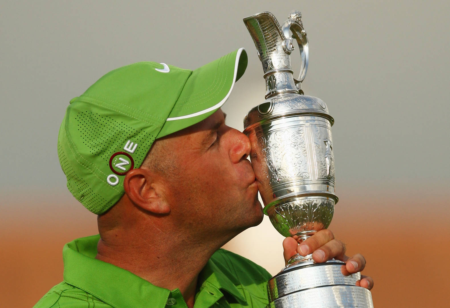 Stewart Cink Kisses Silver Trophy Wallpaper