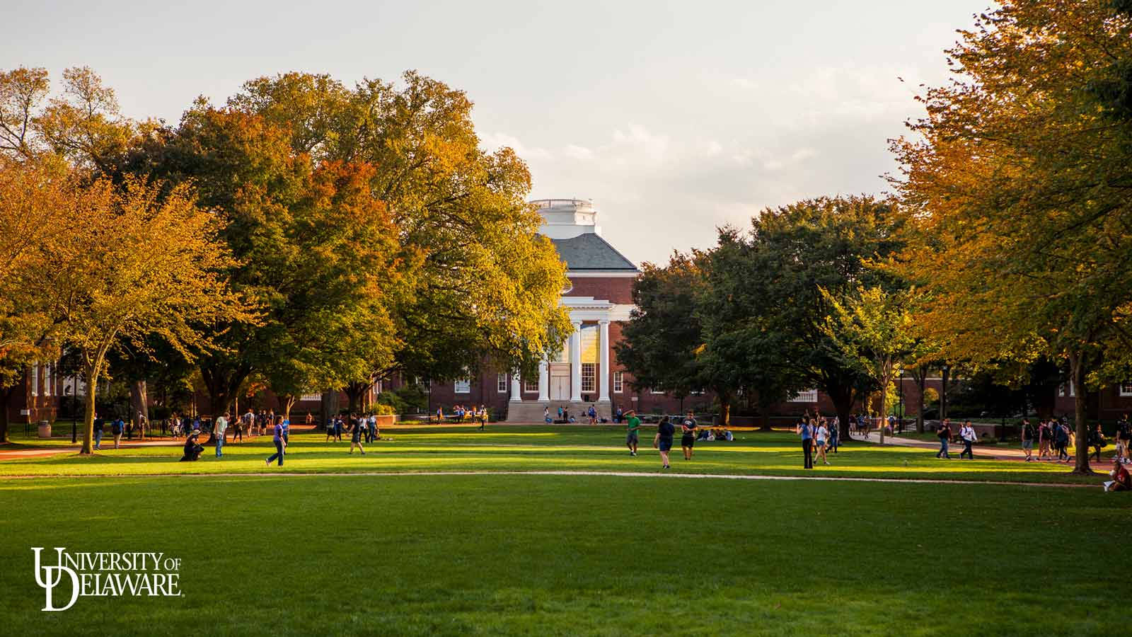 Students Strolling Through University Of Delaware Campus Wallpaper