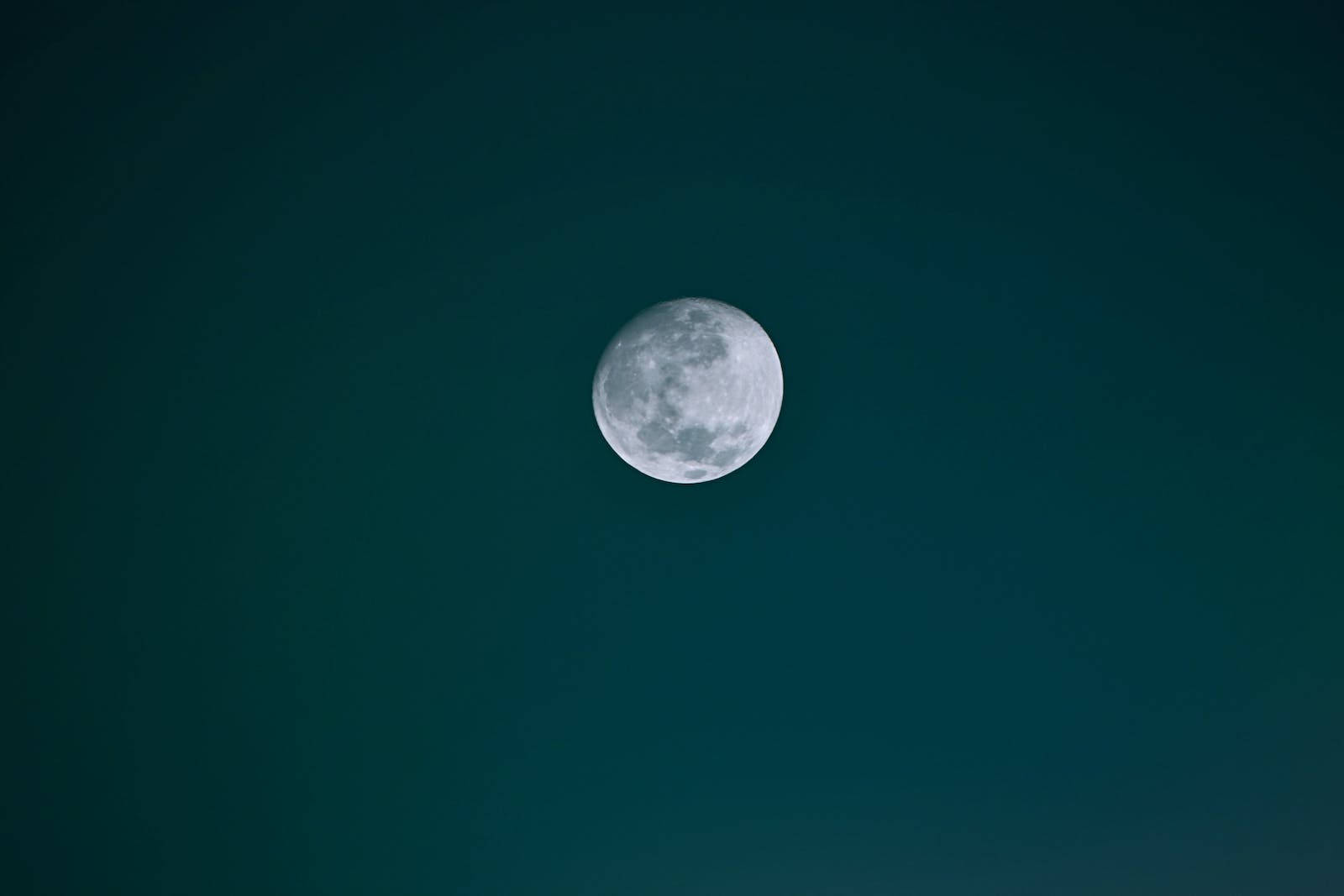 Stunning Waxing Gibbous Moon Desktop Wallpaper