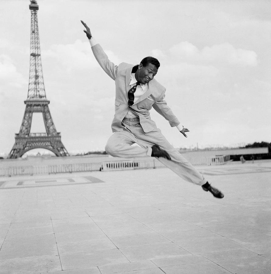 Sugar Ray Robinson In Paris Wallpaper