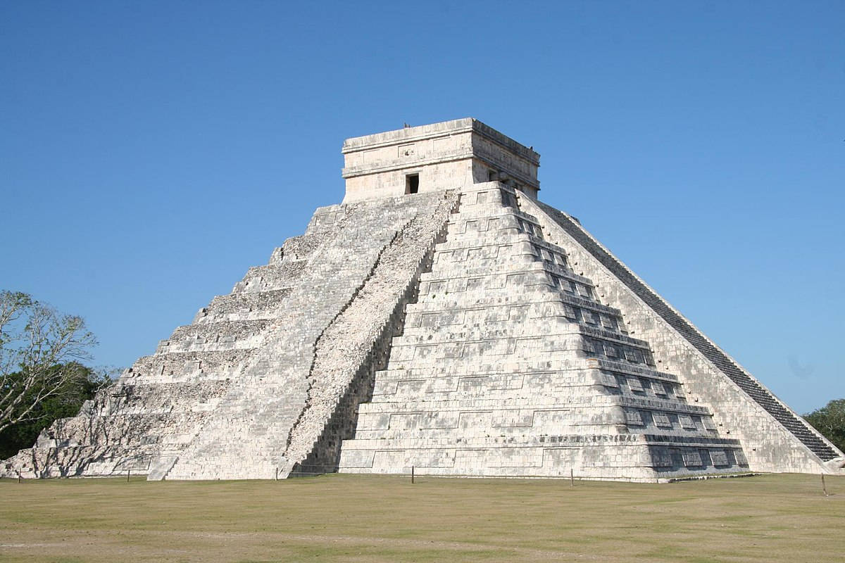 Sunny Day At Chichen Itza Wallpaper