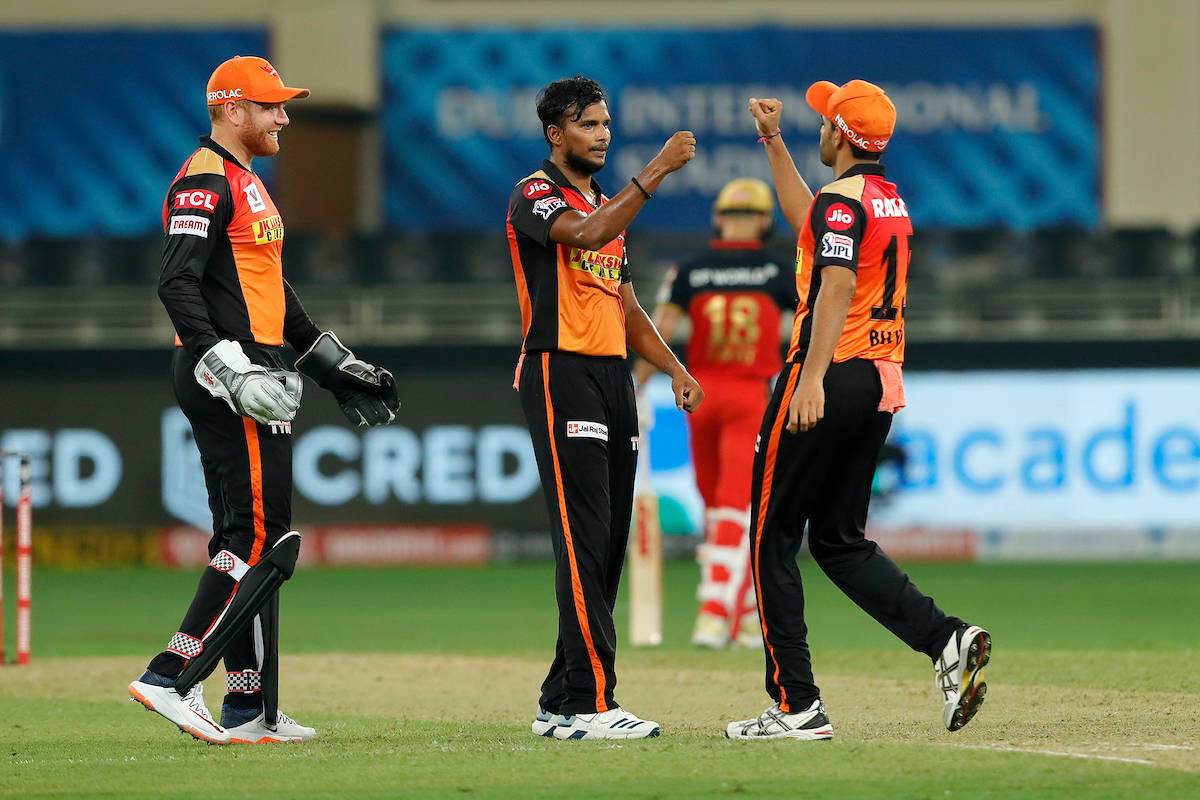 Sunrisers Hyderabad Players Fist Bumping Wallpaper