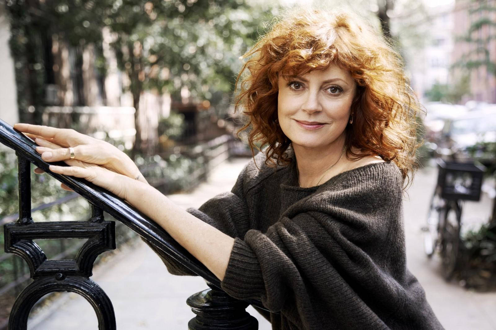 Susan Sarandon Hollywood Iconic Actress Wallpaper