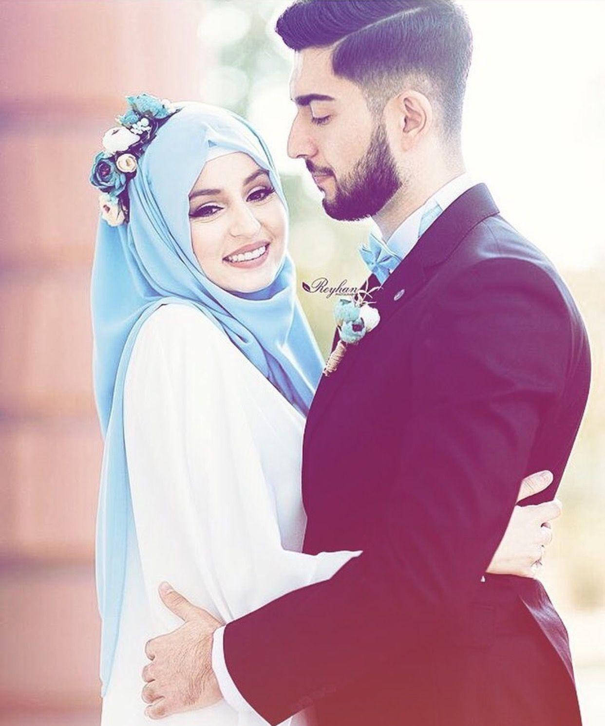 Sweet Muslim Couple Wedding Photoshoot Wallpaper