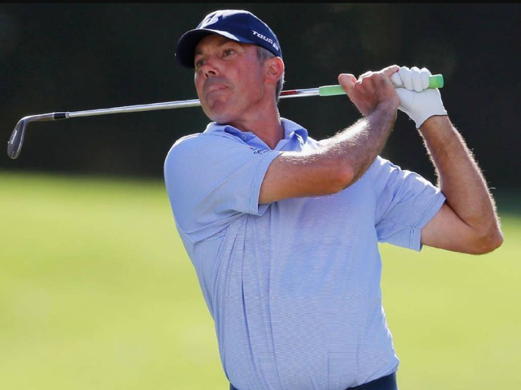 Swinging Golf Club Matt Kuchar Wallpaper