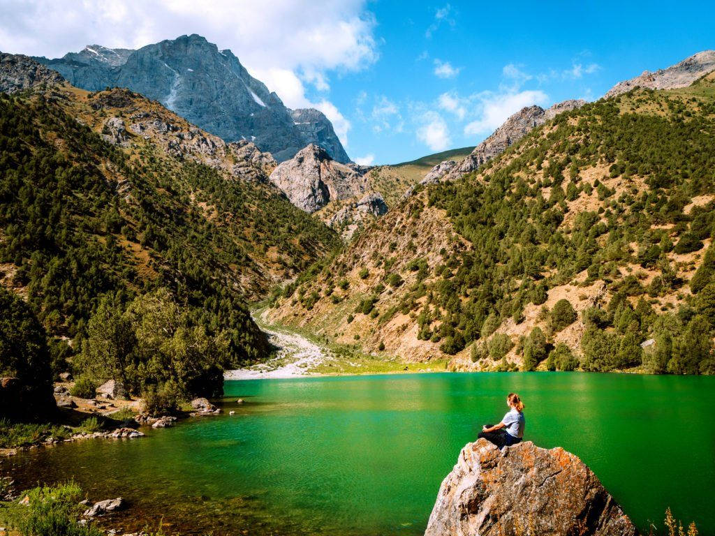 Tajikistan Green Lagoon And Mountains Wallpaper