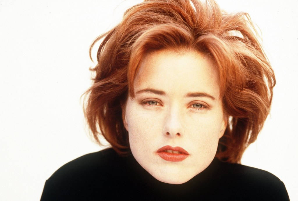 Téa Leoni Golden Brown Hair Wallpaper