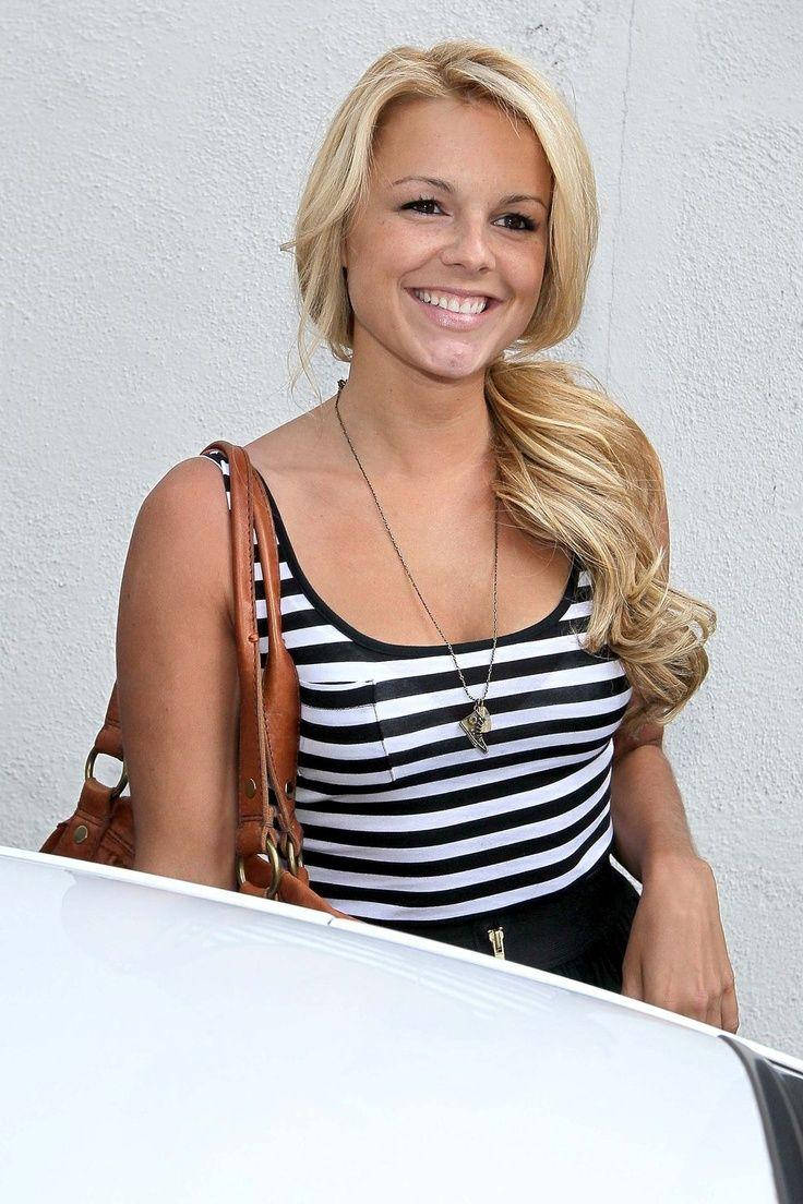 The Bachelorette Ali Fedotowsky In Striped Top Wallpaper