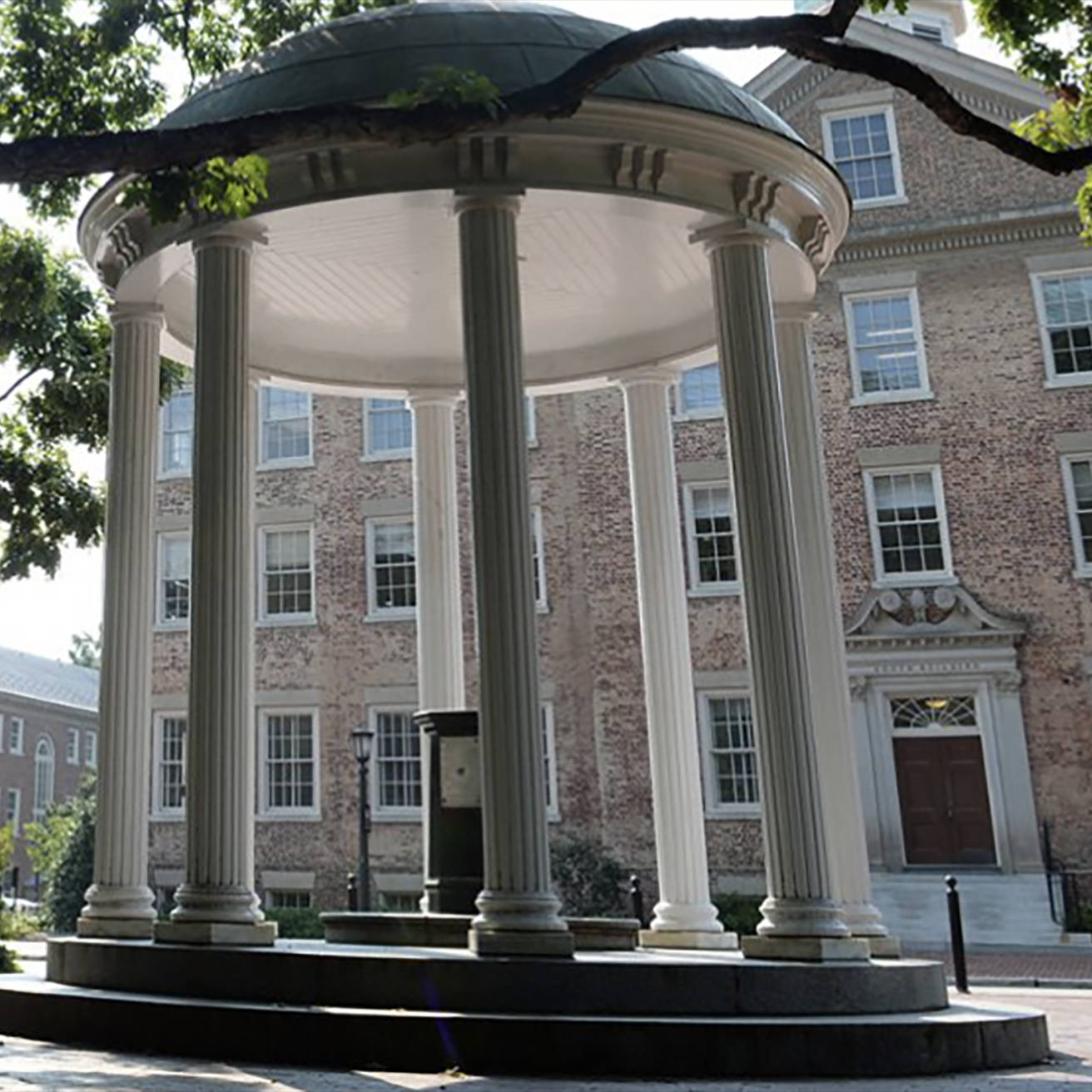 The Historic Old Well At The University Of North Carolina - A Touchstone Of Tradition Wallpaper