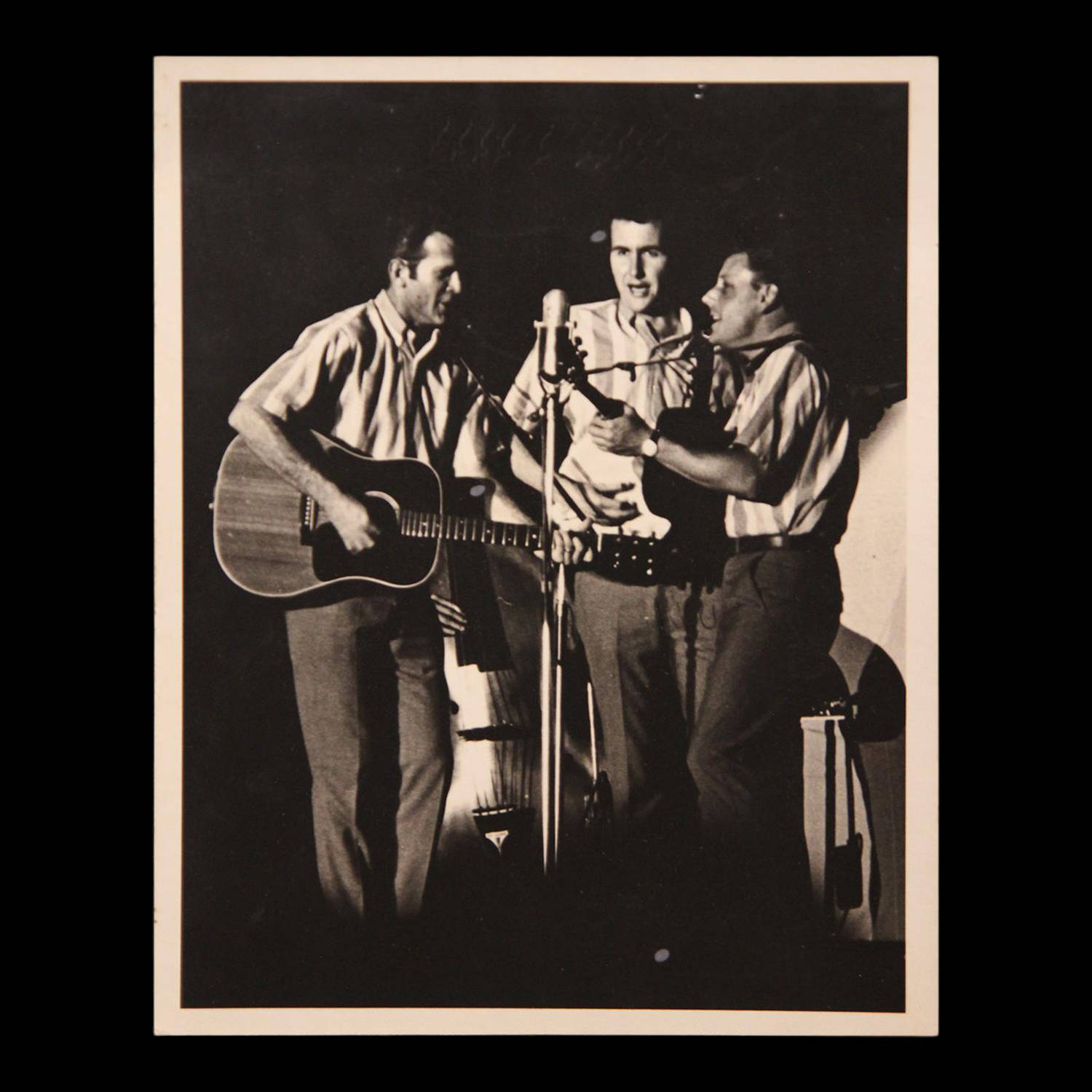 The Kingston Trio 1970 Stage Performance Wallpaper