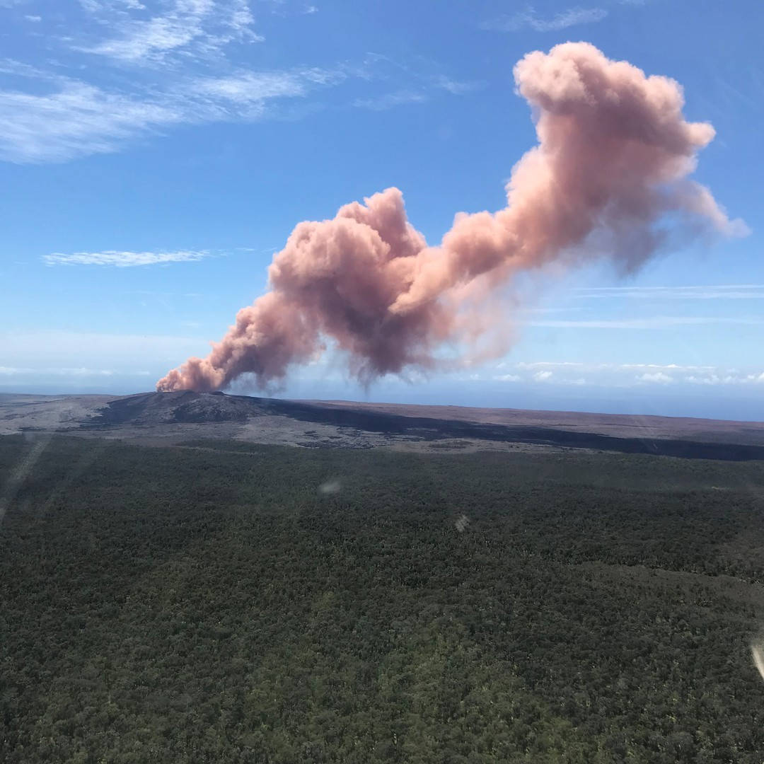 Thick Smoke From Kilauea Volcano Wallpaper