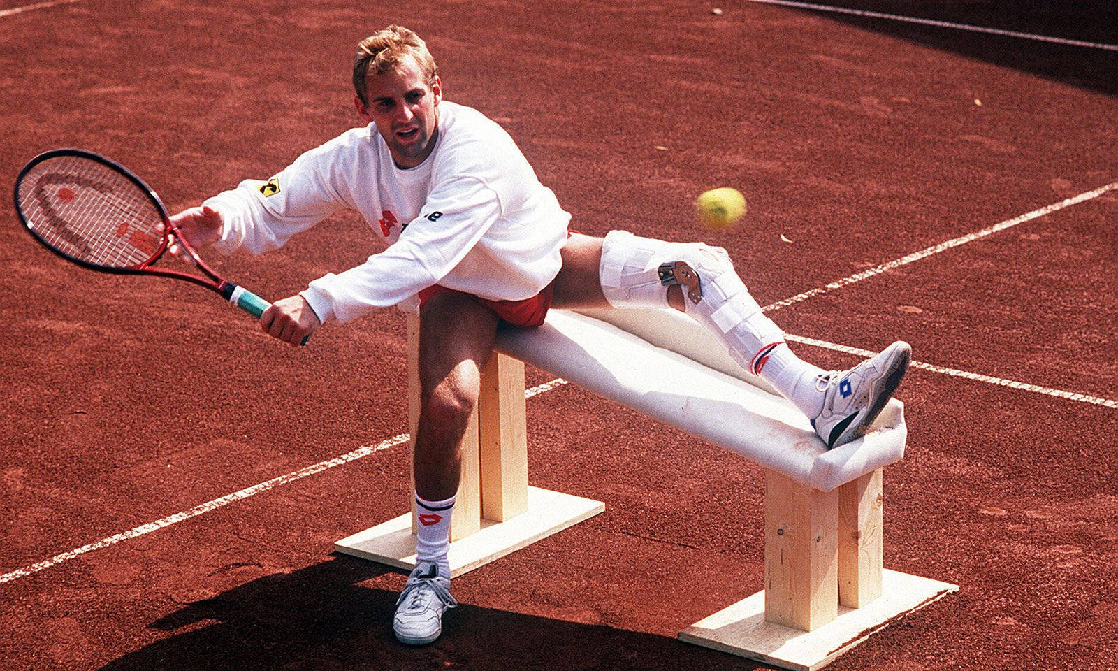 Thomas Muster Training With Injured Leg Wallpaper