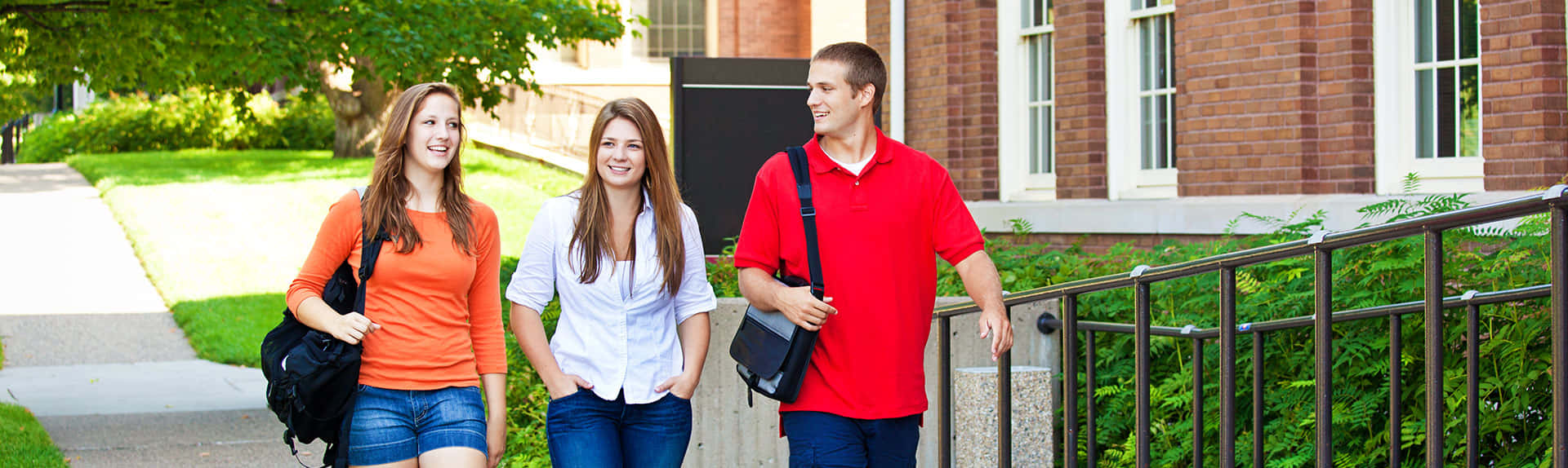 Three Students Of George Washington University Wallpaper