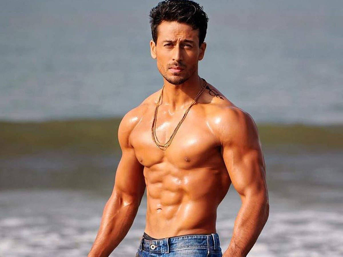 Tiger Shroff Body Under The Sun Wallpaper