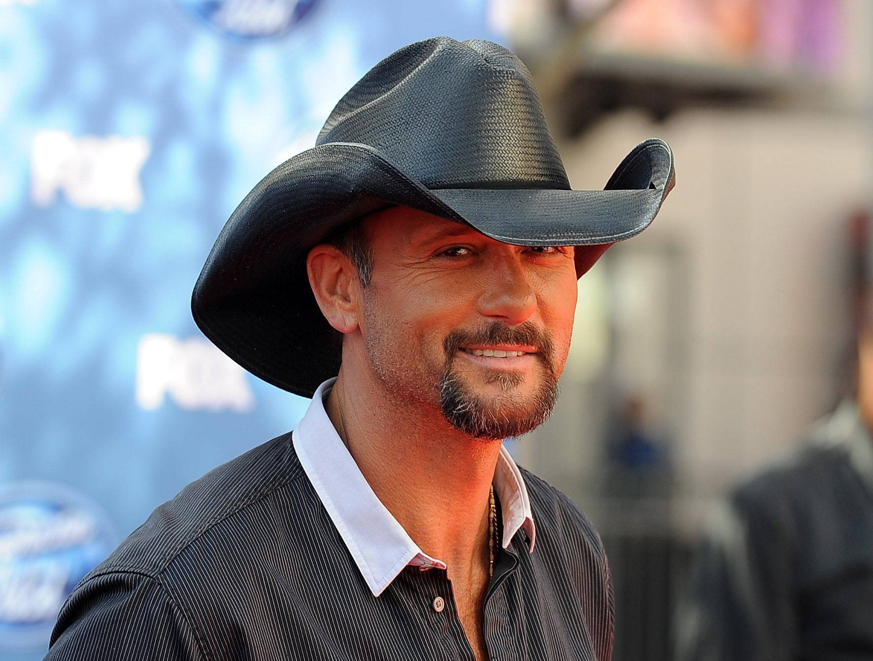 Tim Mcgraw Performing At The American Idol Grand Finale 2011 Wallpaper
