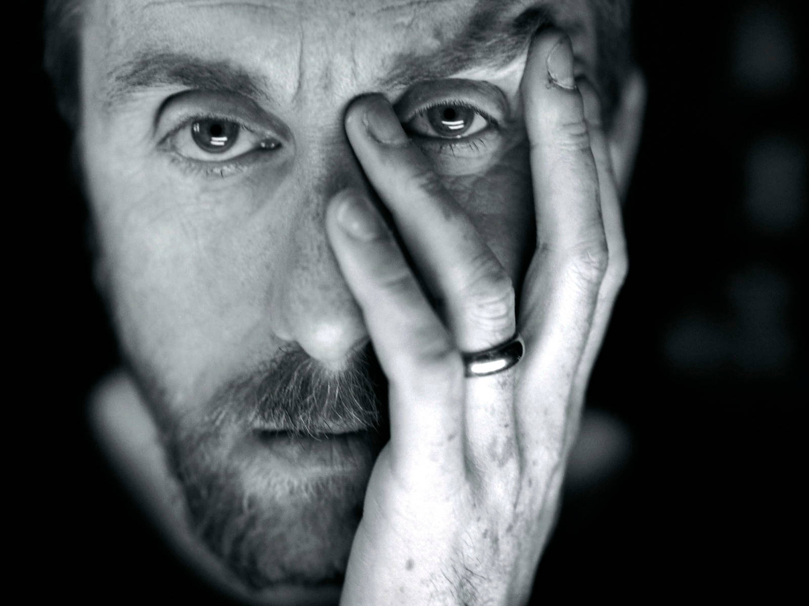 Tim Roth Close-up Black And White Portrait Wallpaper