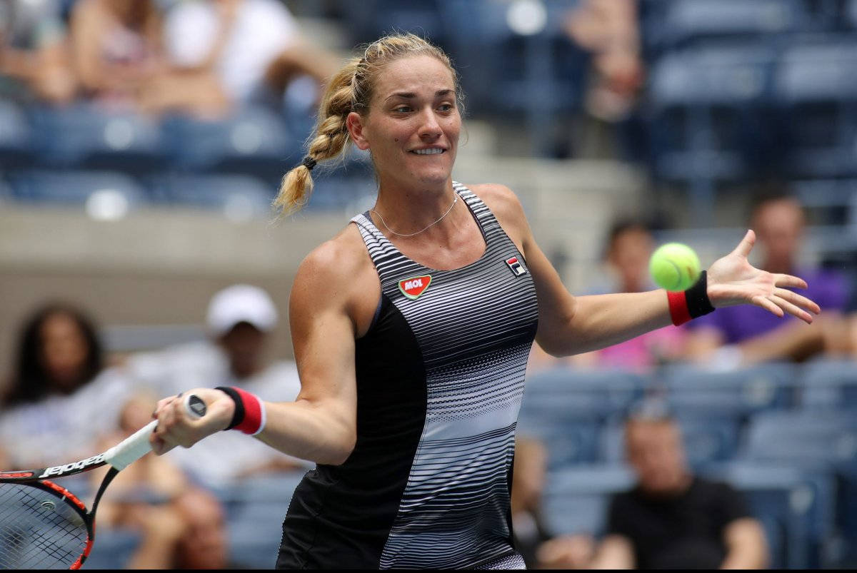 Timea Babos Eyeing Ball Wallpaper