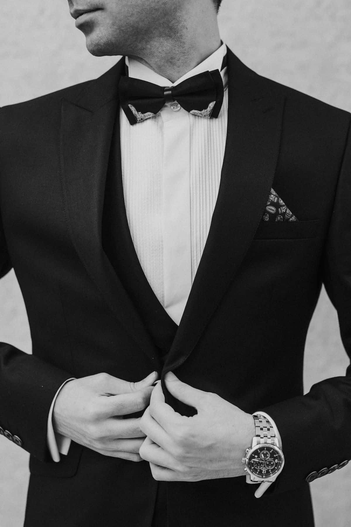 Timeless Elegance In Men's Fashion Wallpaper