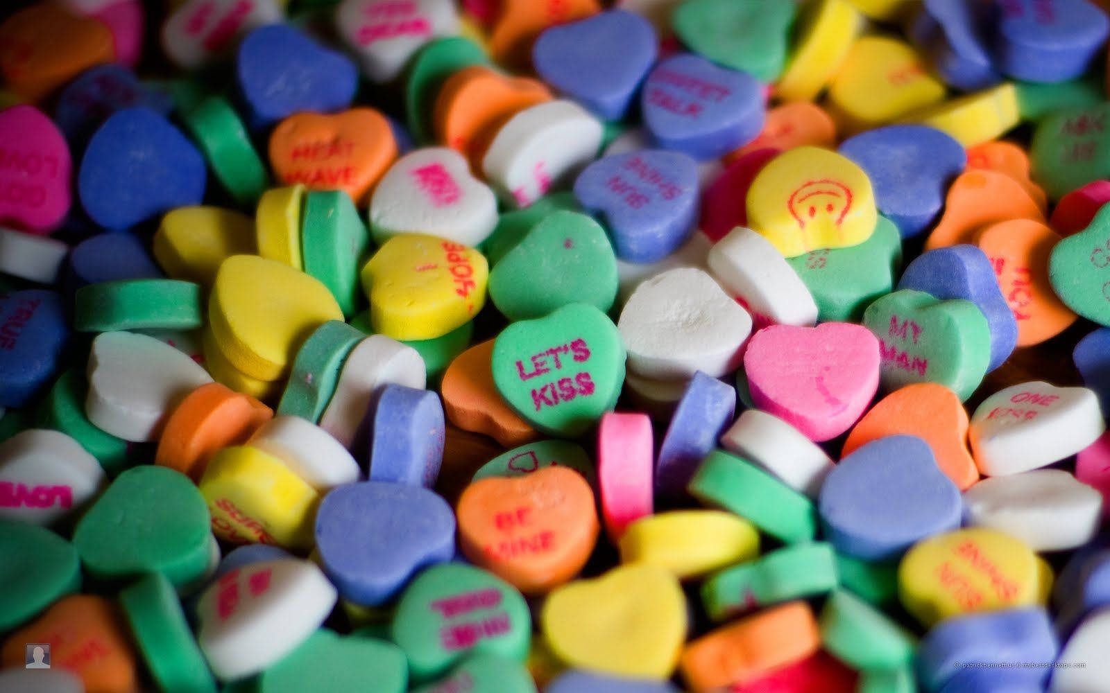 Tiny Sweetheart Candies Wallpaper