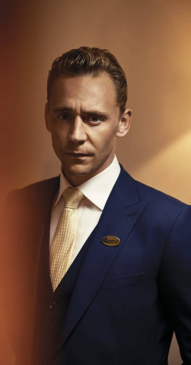 Tom Hiddleston As Jonathan Pine Wallpaper