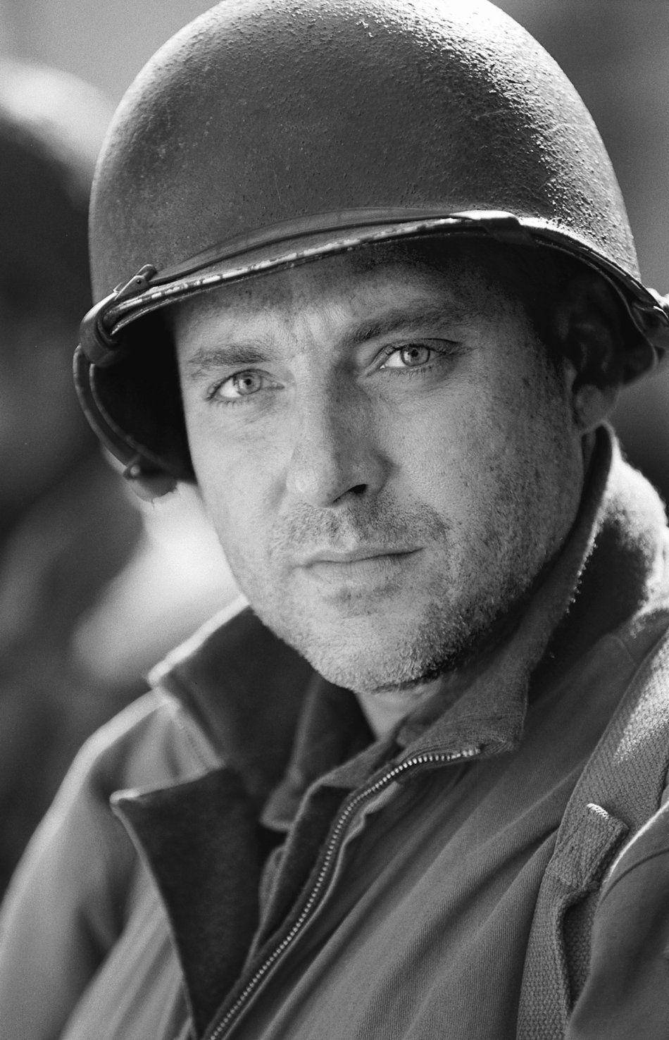 Tom Sizemore In 1998 Saving Private Ryan Film Wallpaper