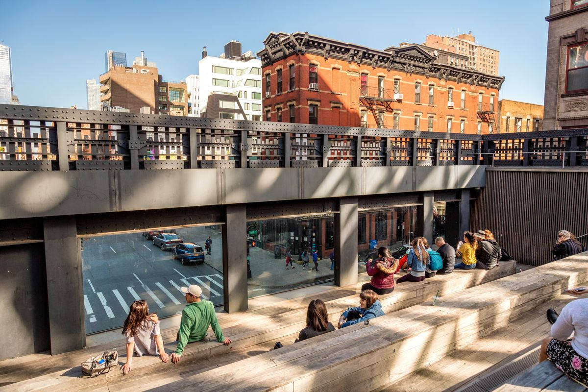 Tourists Enjoying Their Time At The High Line In New York City Wallpaper