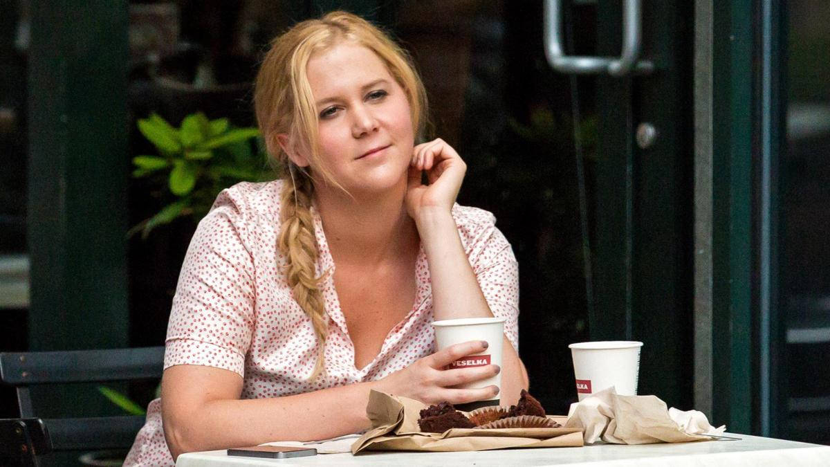 Trainwreck Amy Schumer Coffee Cup Wallpaper