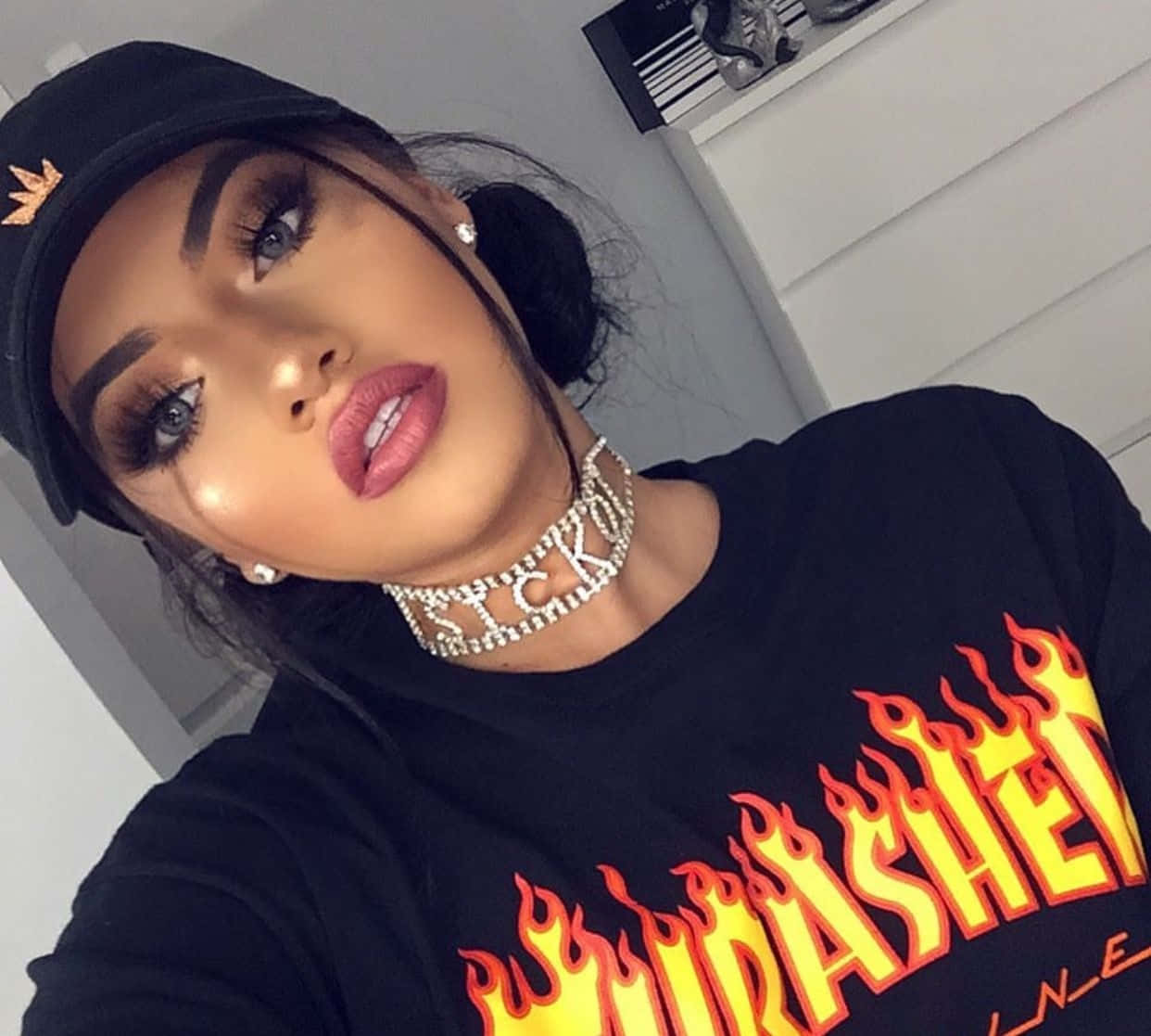 Turn Up The Heat In This Hot Insta Baddie Look! Wallpaper