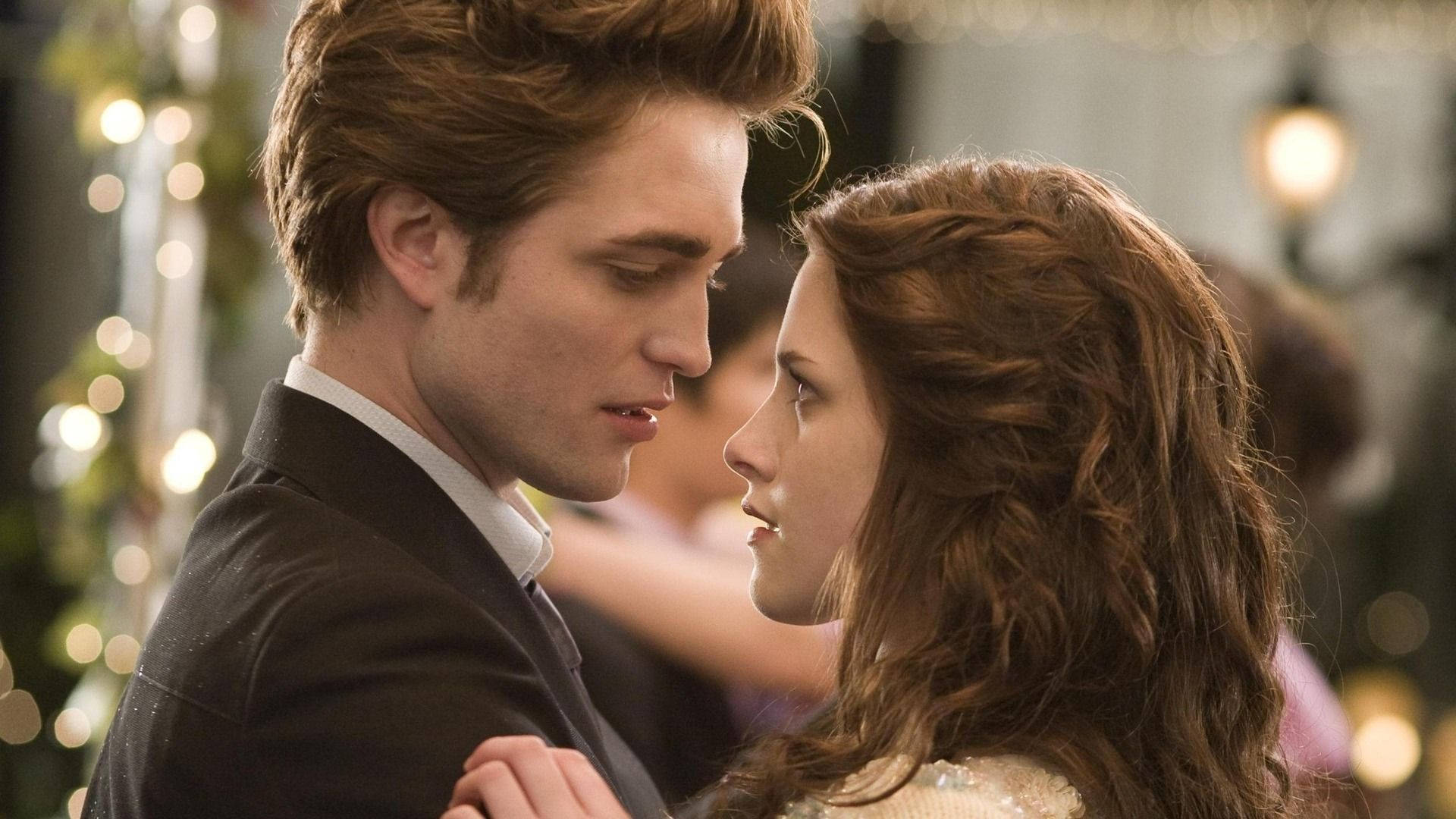 Twilight Movie Edward And Bella Prom Wallpaper