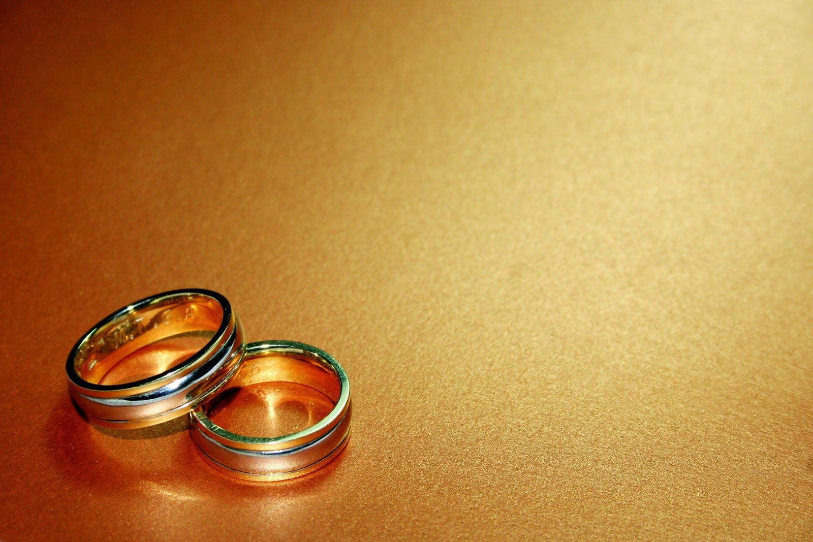 Two Gold Wedding Rings Wallpaper