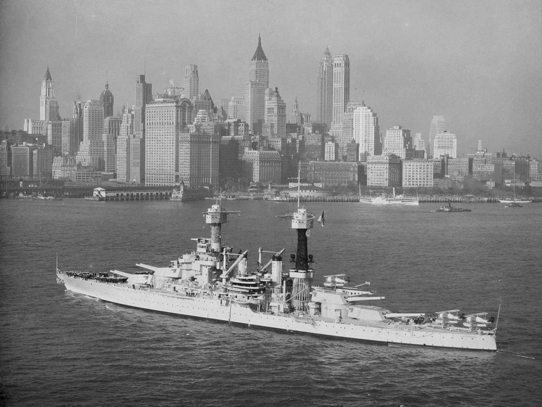 U S Navy Ship Sailing In New York Wallpaper