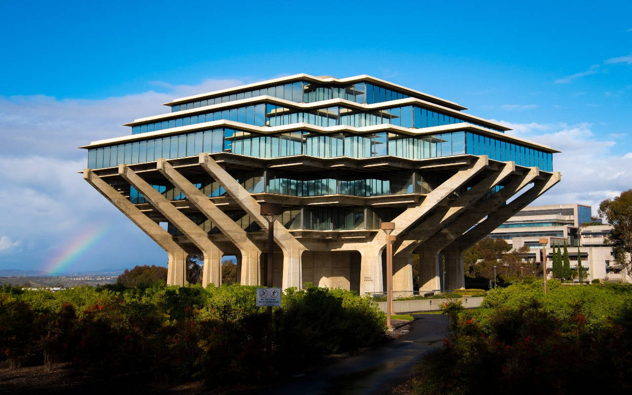 Ucsd Geisel Tall Grass Wallpaper