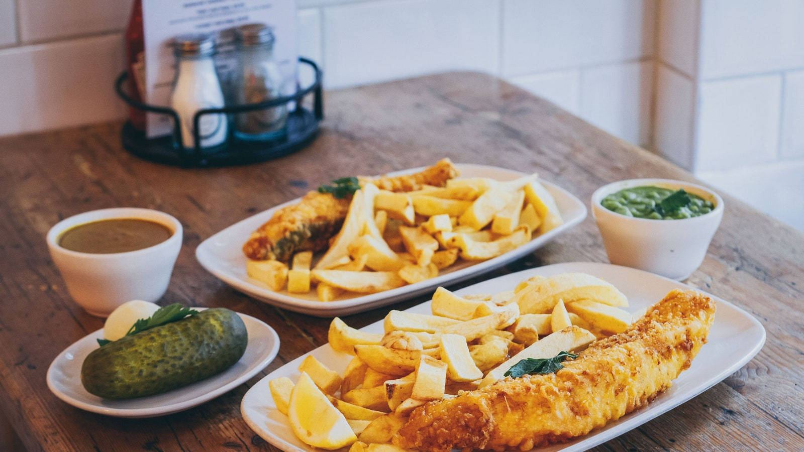 Unforgettable British Dining - Crunchy And Delicious Fish And Chips Wallpaper